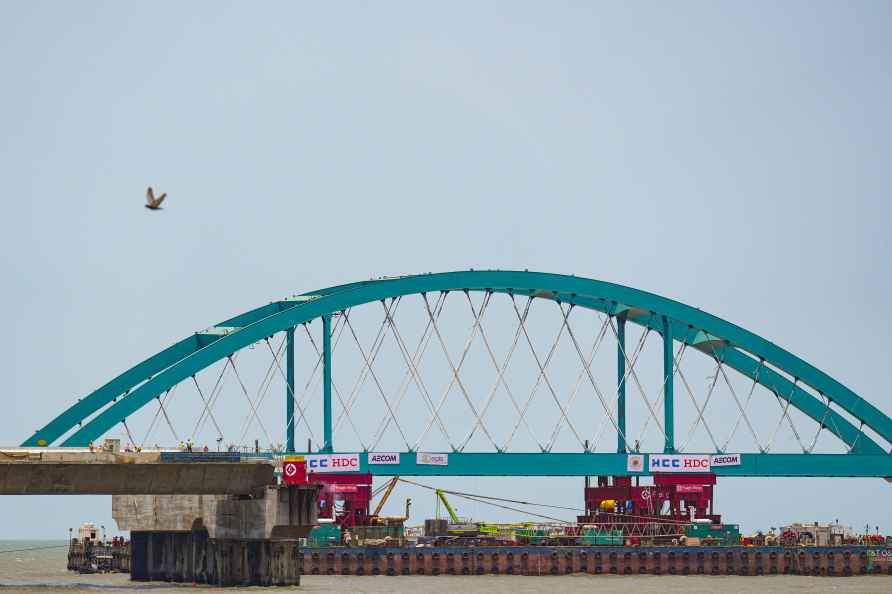 Mumbai: 2000-metric-ton arch bridge