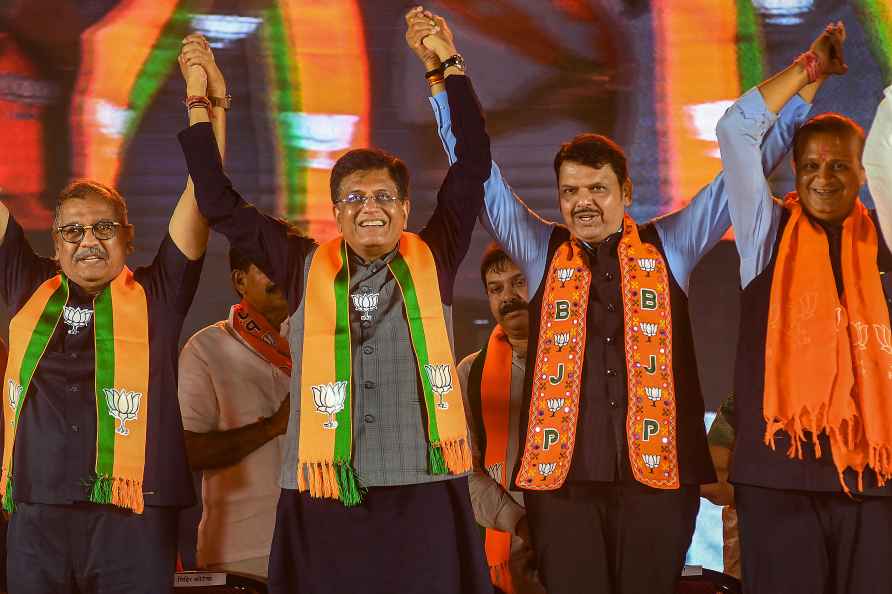 Piyush Goyal with BJP candidates