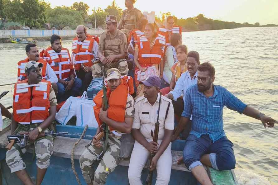 Polling officials reach Elachetladibba in AP