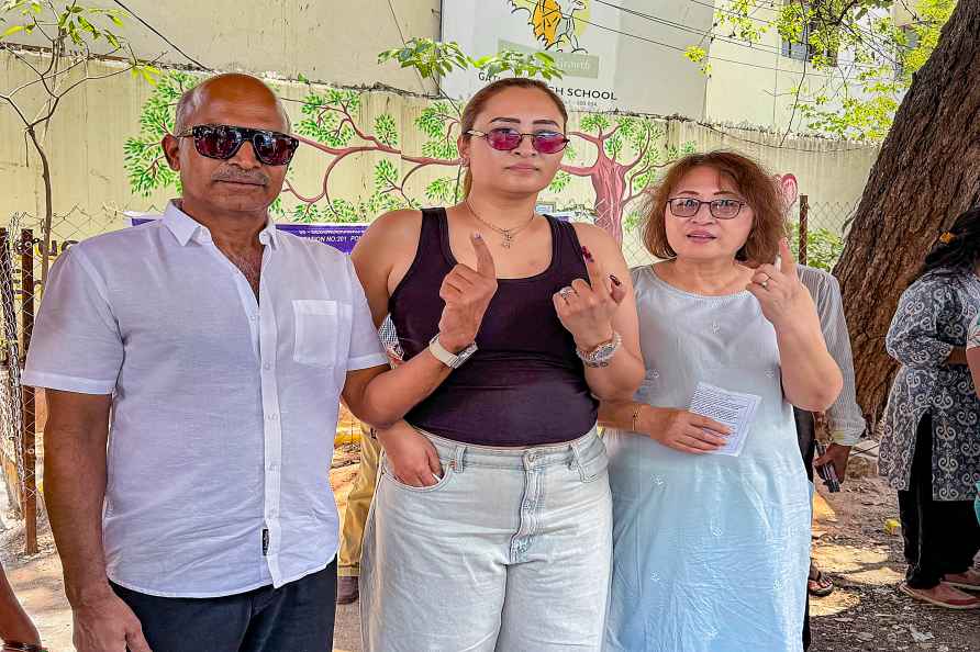 4th phase of LS polls: Jwala Gutta votes