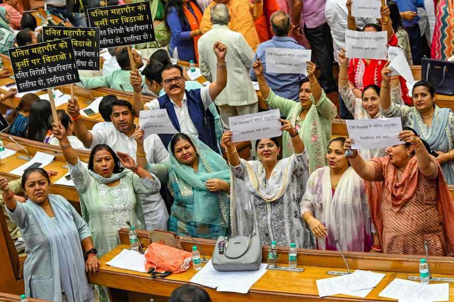 Delhi: Protest inside MCD House