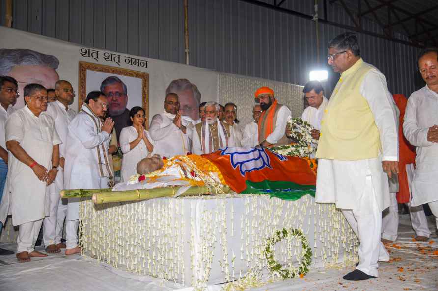 JP Nadda pays respects to Sushil Kumar Modi