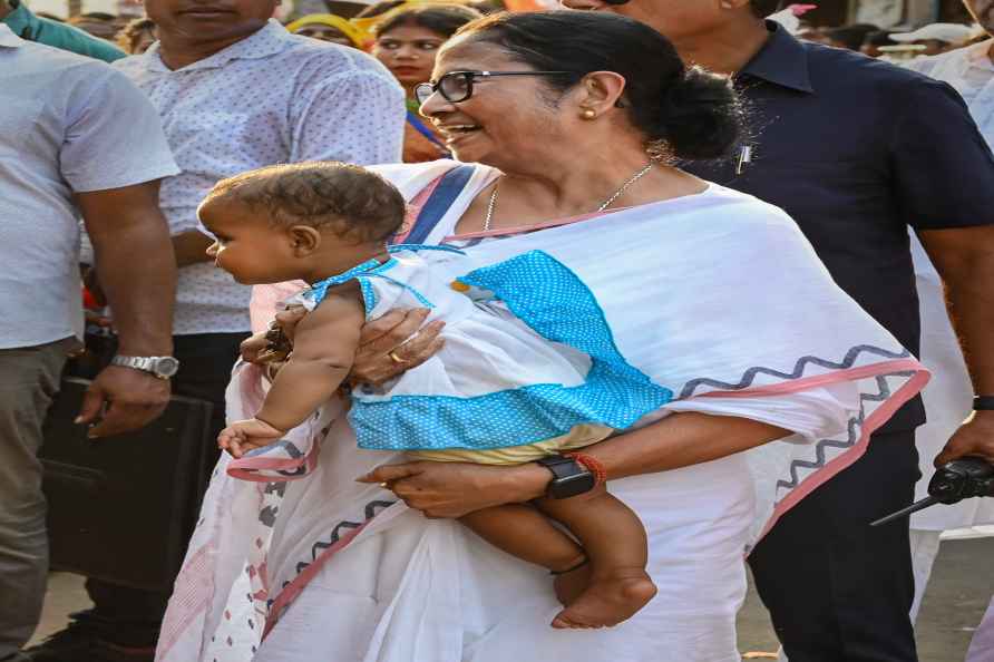 Mamata Banerjee campaigns