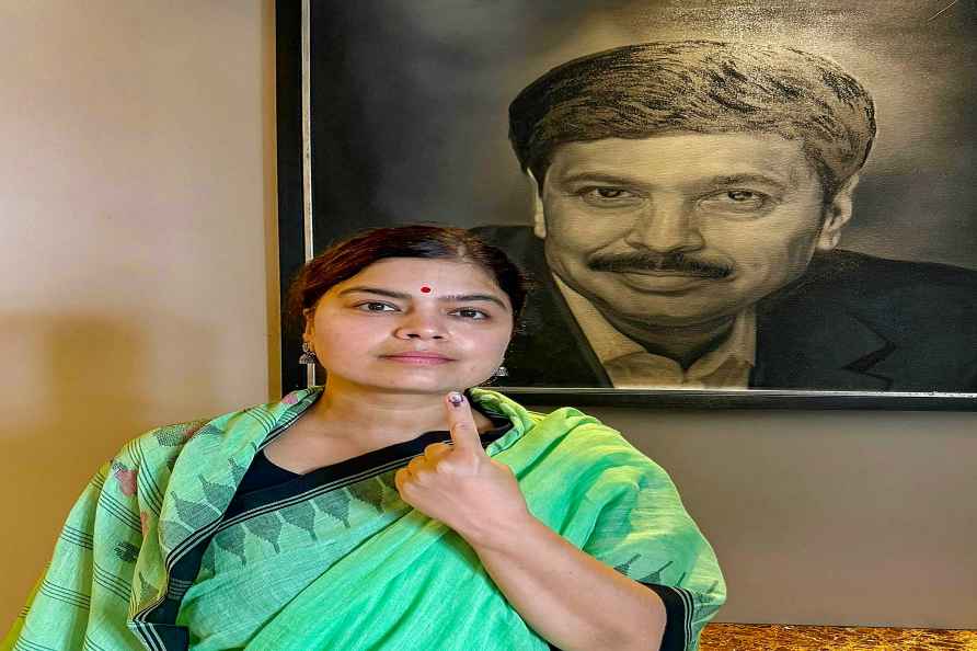 5th phase of LS polls: Poonam Mahajan votes