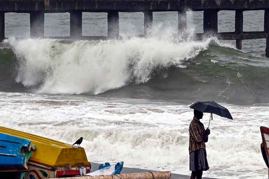 Rough sea alert in Kerala