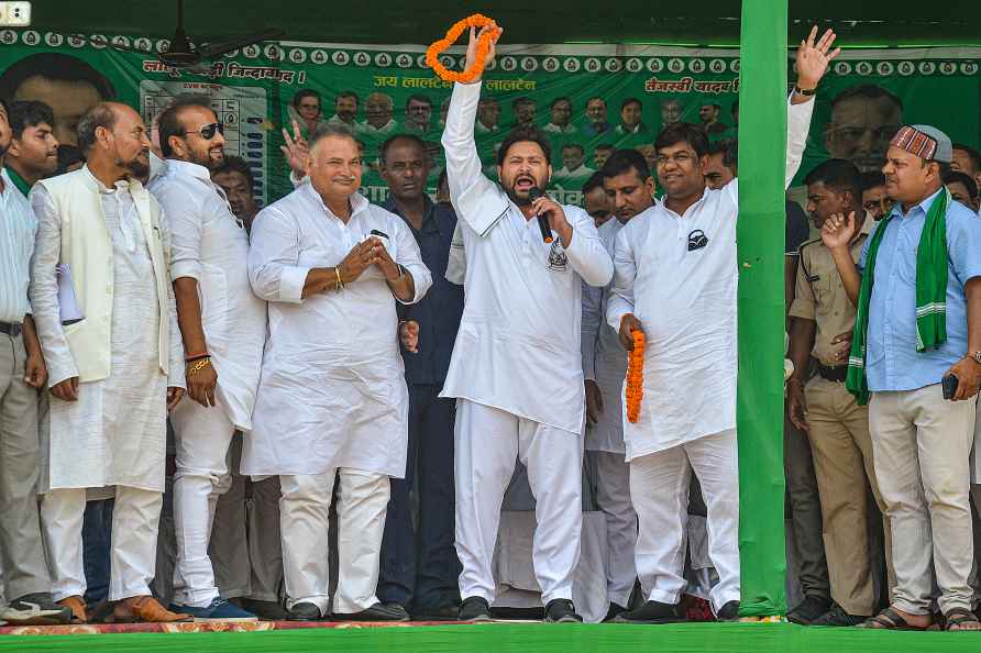 Tejashwi Yadav campaigns