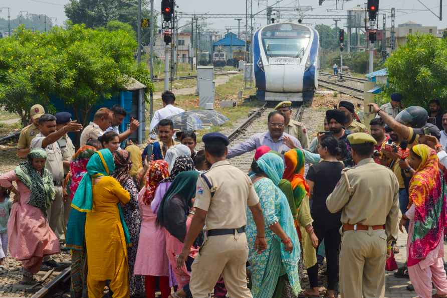 Railway Colony residents protest in Jammu