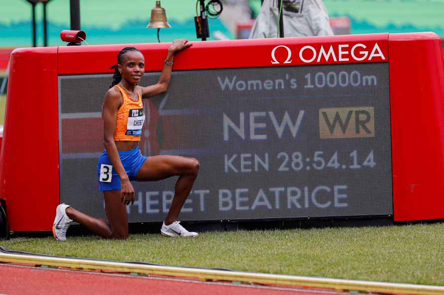 Beatrice Chebet sets world record in 10,000m