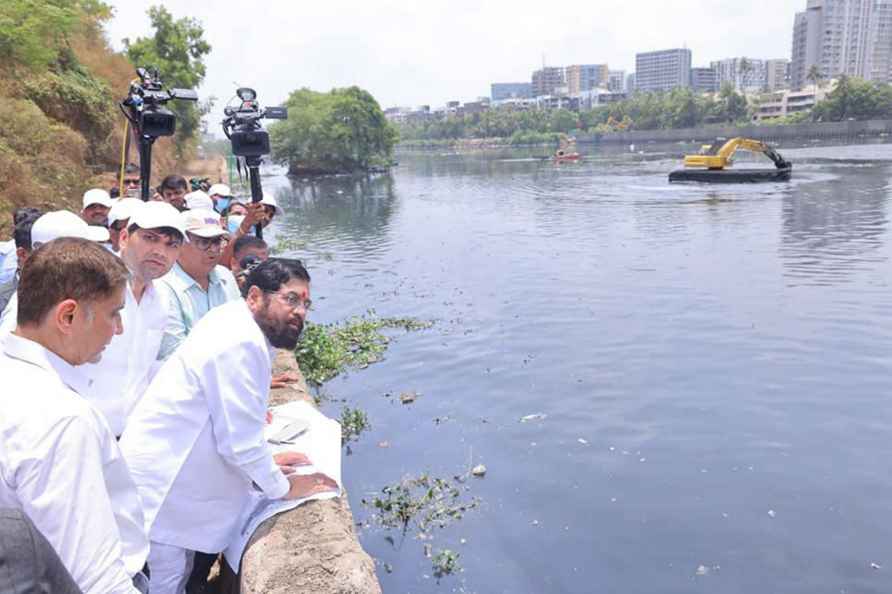 Eknath Shinde inspects drain cleaning work