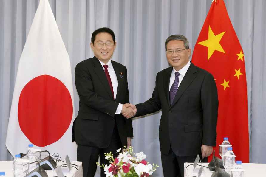 Japanese PM Fumio Kishida with Chinese Premier Li Qiang