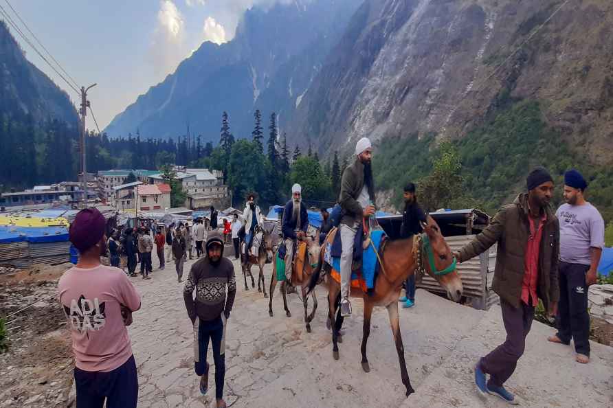 Devotees trek to Shri Hemkund Sahib Gurudwara