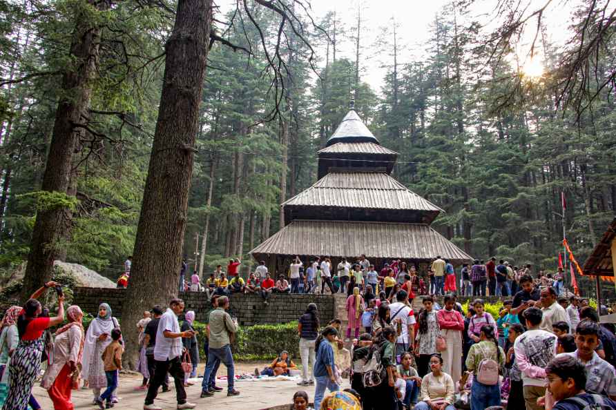 Devotees at Hidimba Maa temple