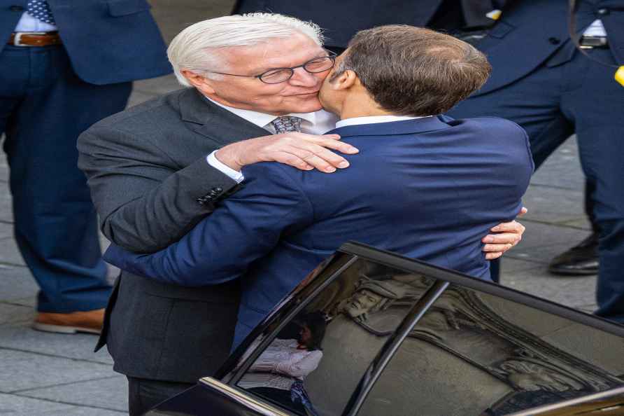 Frank-Walter Steinmeier welcomes Emmanuel Macron