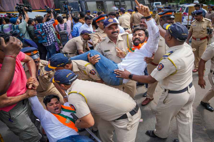 BJYM protest against NCP leader in Mumbai