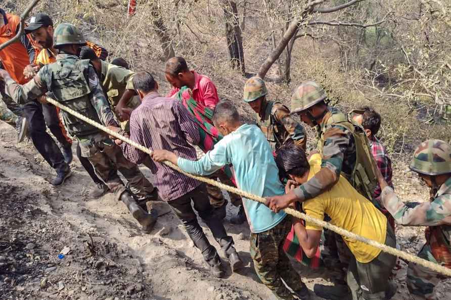 7 killed after bus fell into gorge