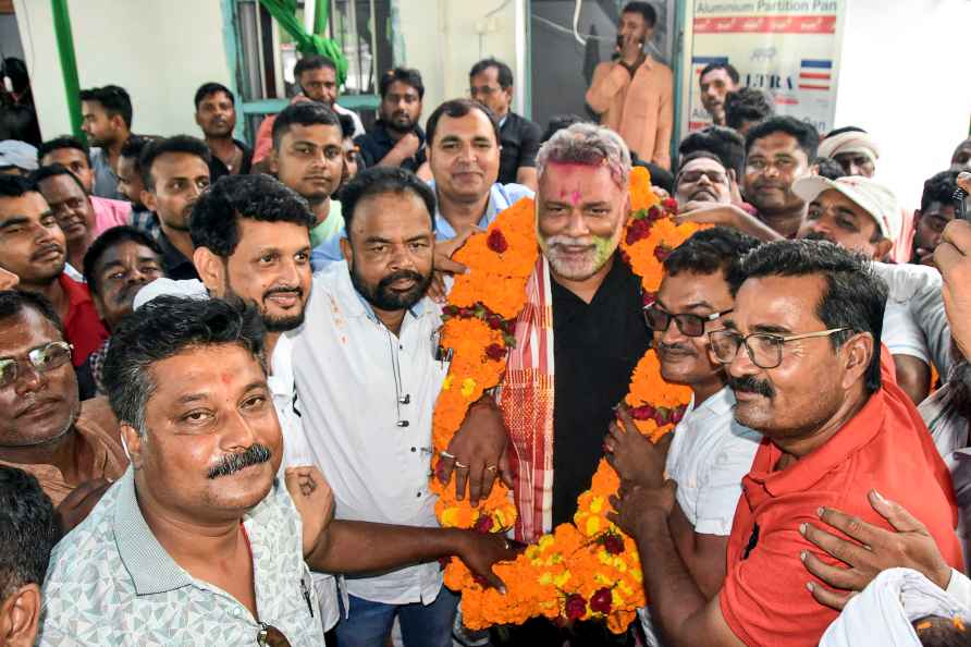 Pappu Yadav with supporters