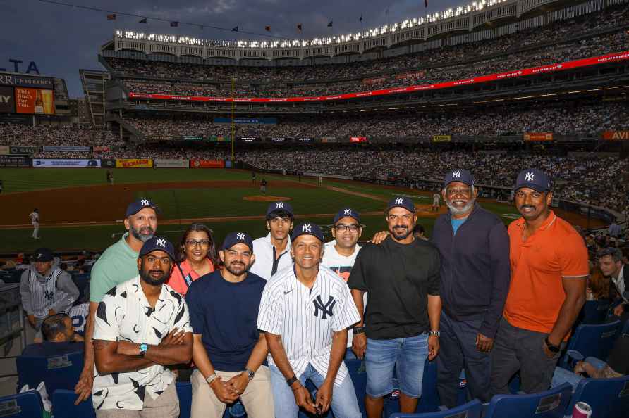 Dravid attends baseball game