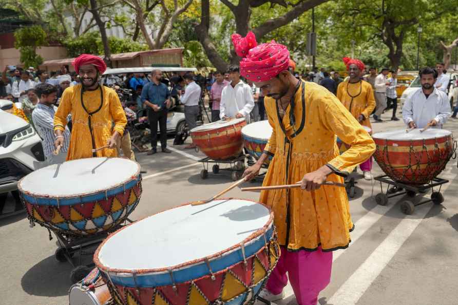 BJP supporters celebrate