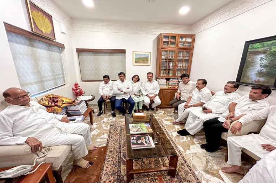 Congress leaders meet Sharad Pawar in Mumbai