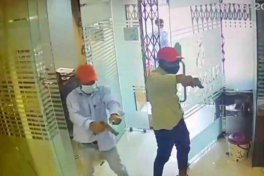 Robbery at a jewellery showroom in Asansol