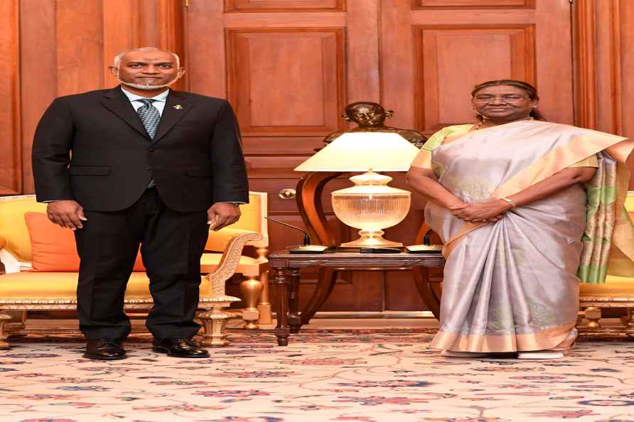 President Murmu meets Maldives President