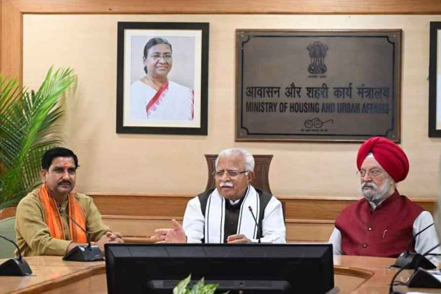 Manohar Lal Khattar takes charge