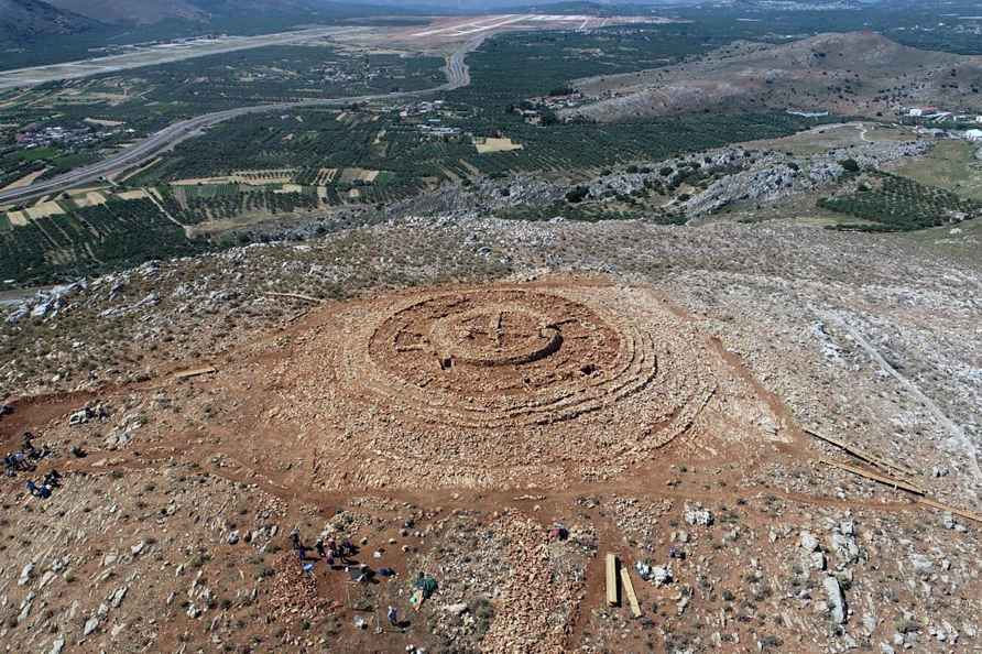 Newly discovered 4,000-year-old hilltop building