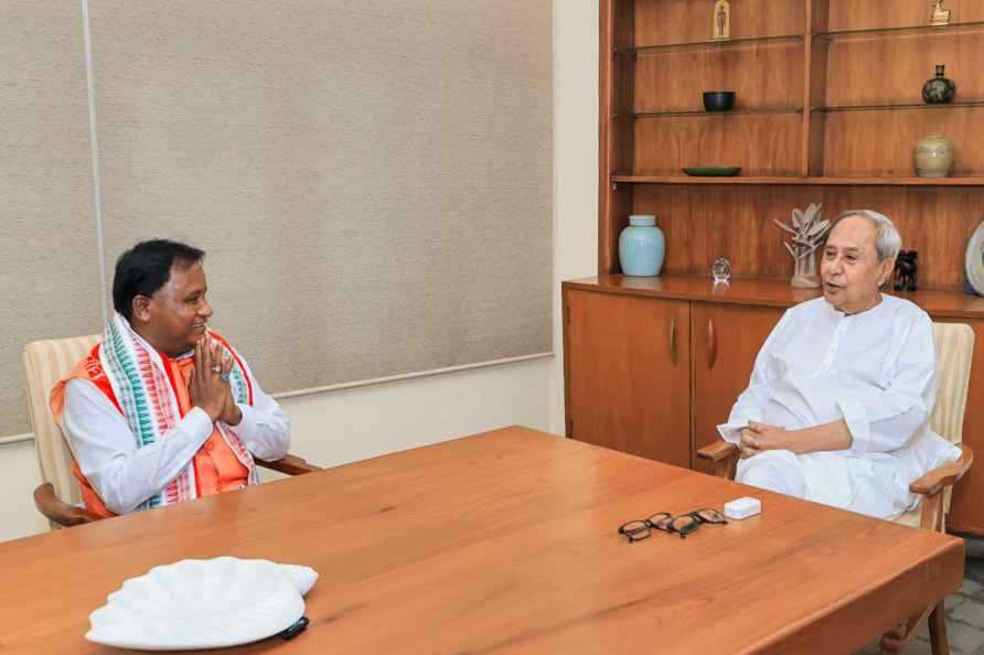 Mohan Charan Majhi meets Naveen Patnaik