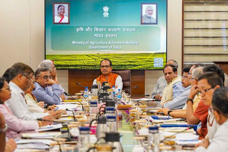 Shivraj Singh Chouhan holds meeting