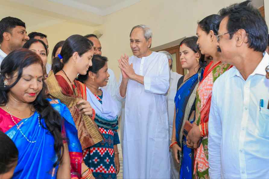 Naveen Patnaik meets BJD workers