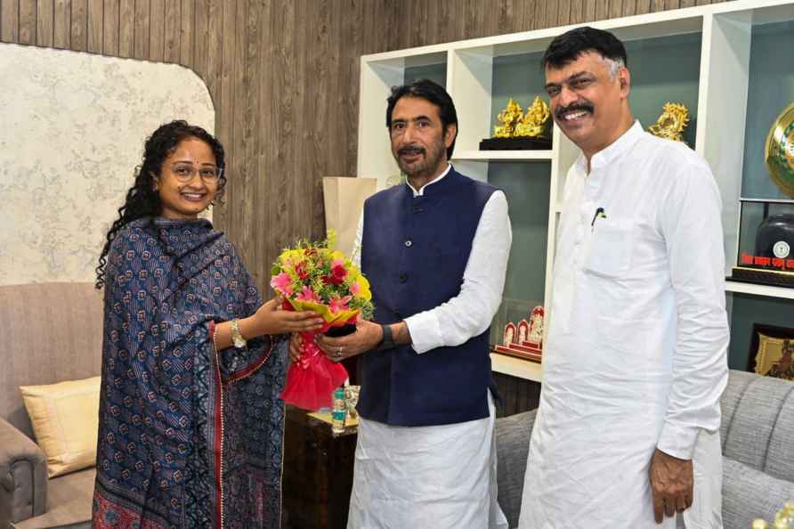 Kalpana Soren with Ghulam Ahmad Mir