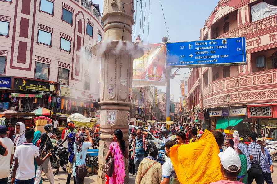 Weather: Hot summer day in Varanasi