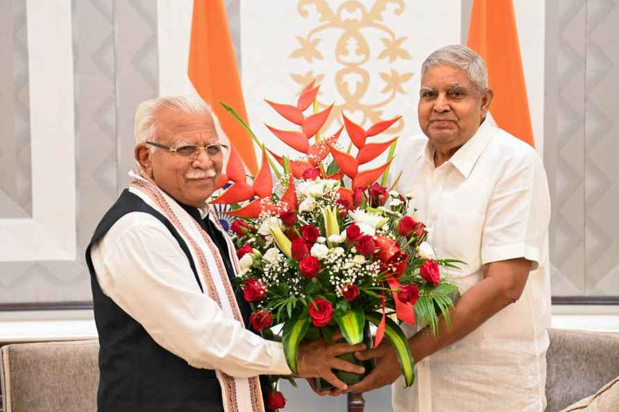 Jagdeep Dhankhar meets Manohar Lal Khattar