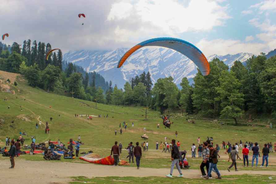 Tourists at Solang Valley