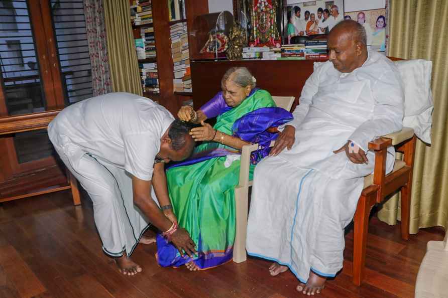 HD Kumaraswamy with his parents