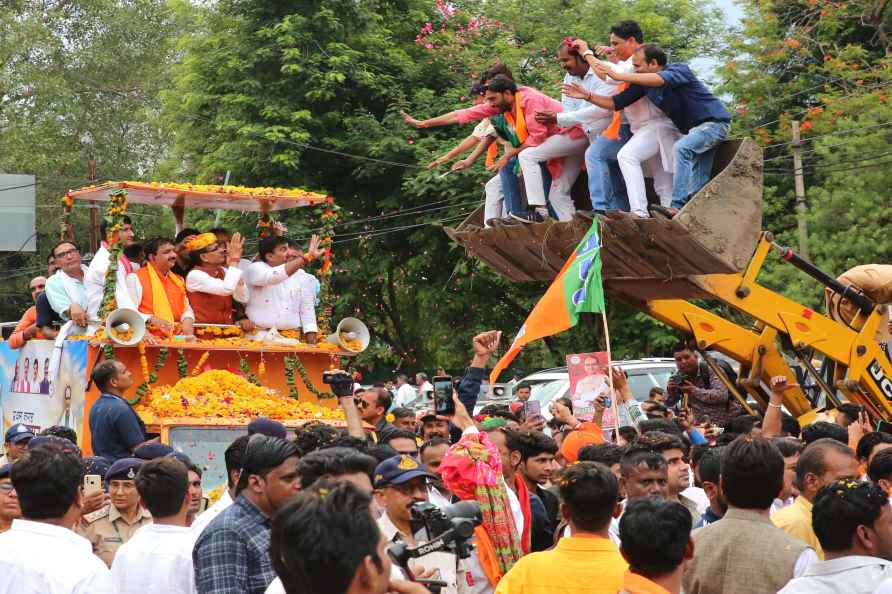 Shivraj Singh Chouhan's road show in Bhopal