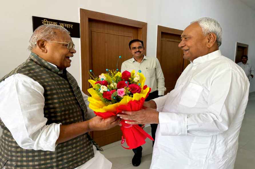 Jitan Ram Manjhi, Nitish Kumar meet