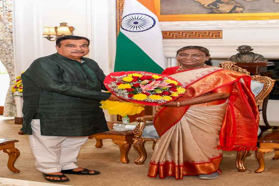 President meets Nitin Gadkari