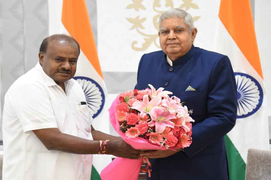 Vice-President meets H. D. Kumaraswamy