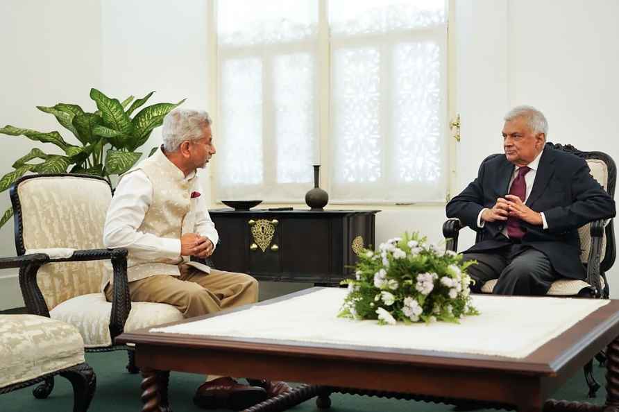 Jaishankar meets Ranil Wickremesinghe