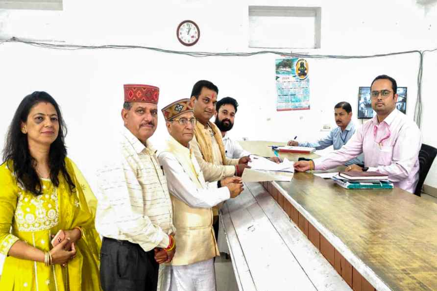 Pushpendra Verma files nomination for Hamirpur by-polls