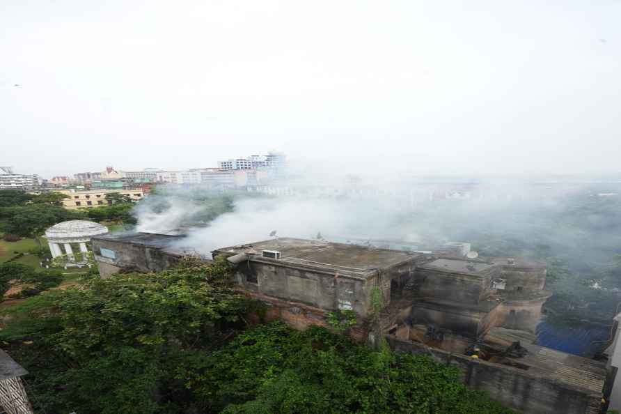 Century-old building catches fire in Kolkata