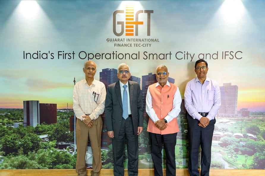 RBI Gov Shaktikanta Das visits GIFT City