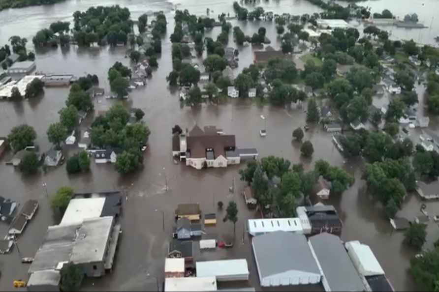 Helicopters to the small town to evacuate people