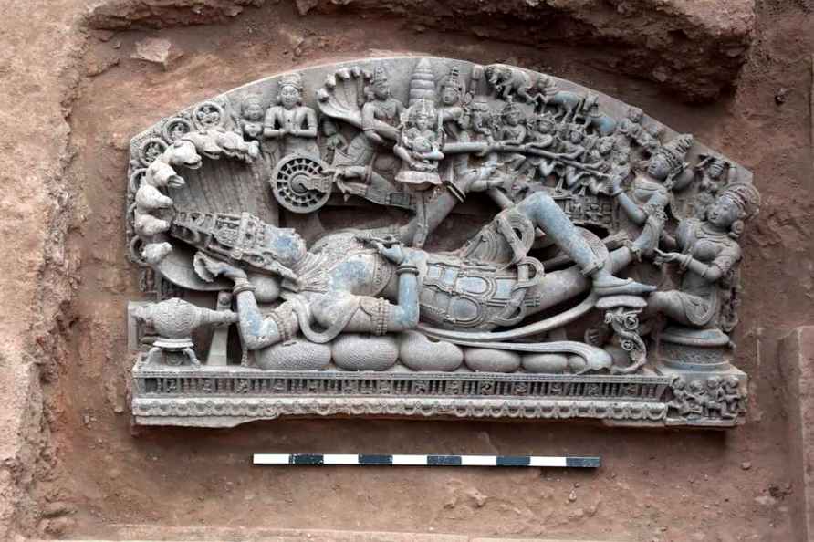 Sculpture of Sheshshayi Vishnu