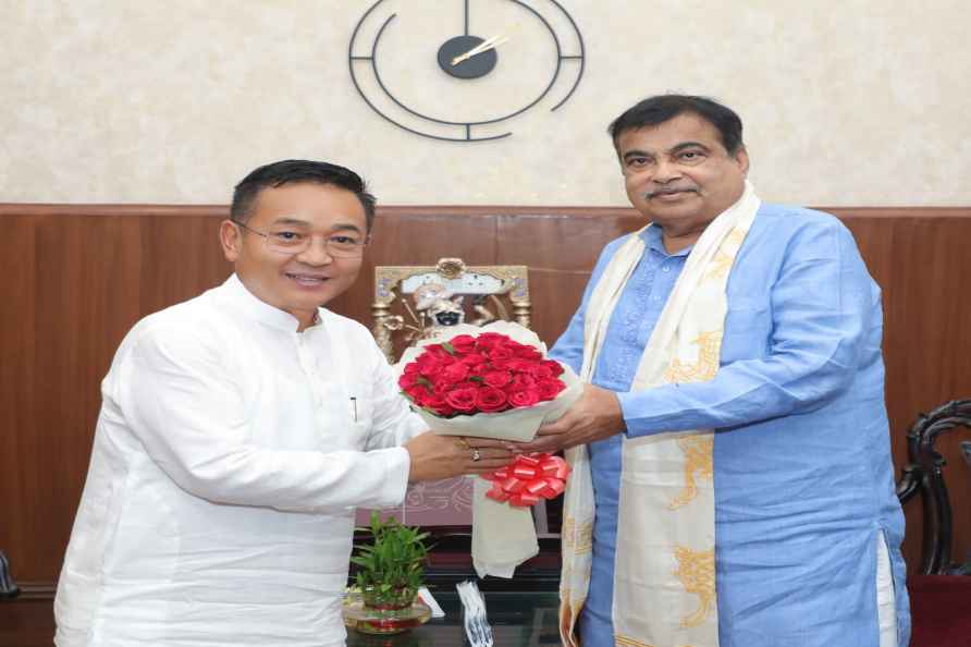 Nitin Gadkari, Prem Singh Tamang meet