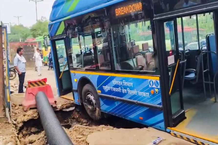 Delhi: Bus stuck after road caves in