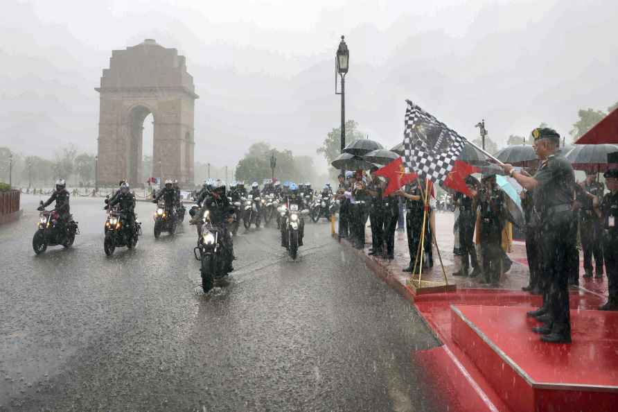 Manoj Pande flagged off Indian Army D5 motorcycle expedition