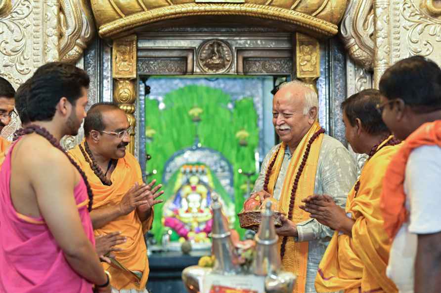 Mohan Bhagwat visits Siddheshwar temple