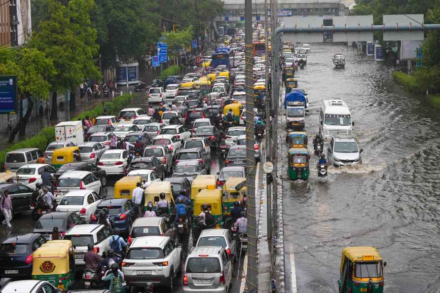 Weather: Traffic after heavy rain in Delhi